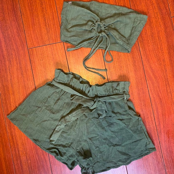 Crop Top Flare Shorts Set - Picture 3 of 4